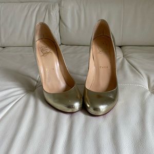 NEW Christian Louboutin gold pumps